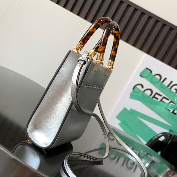 スーパーコピーブランドバッグ背面デザイン